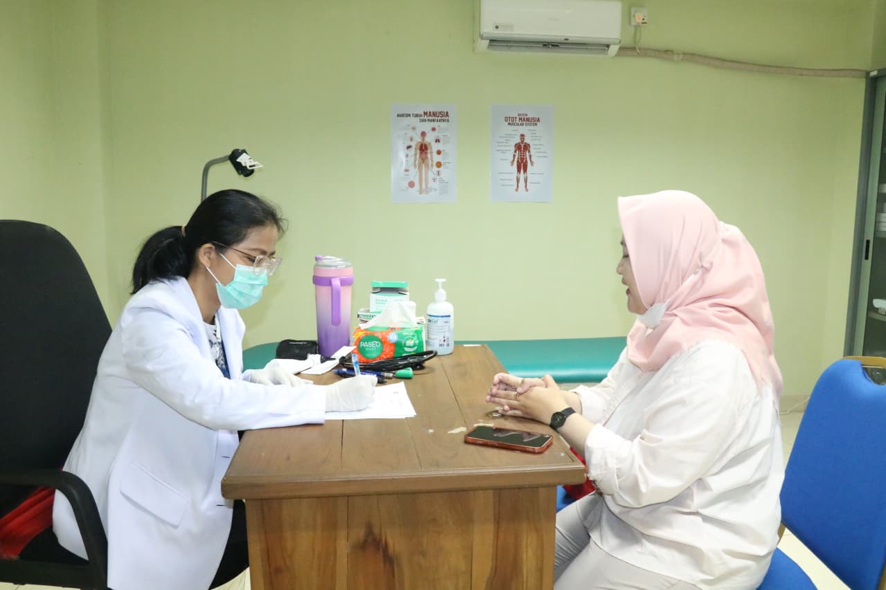 Aktivitas pengujian K3 di fasilitas layanan.